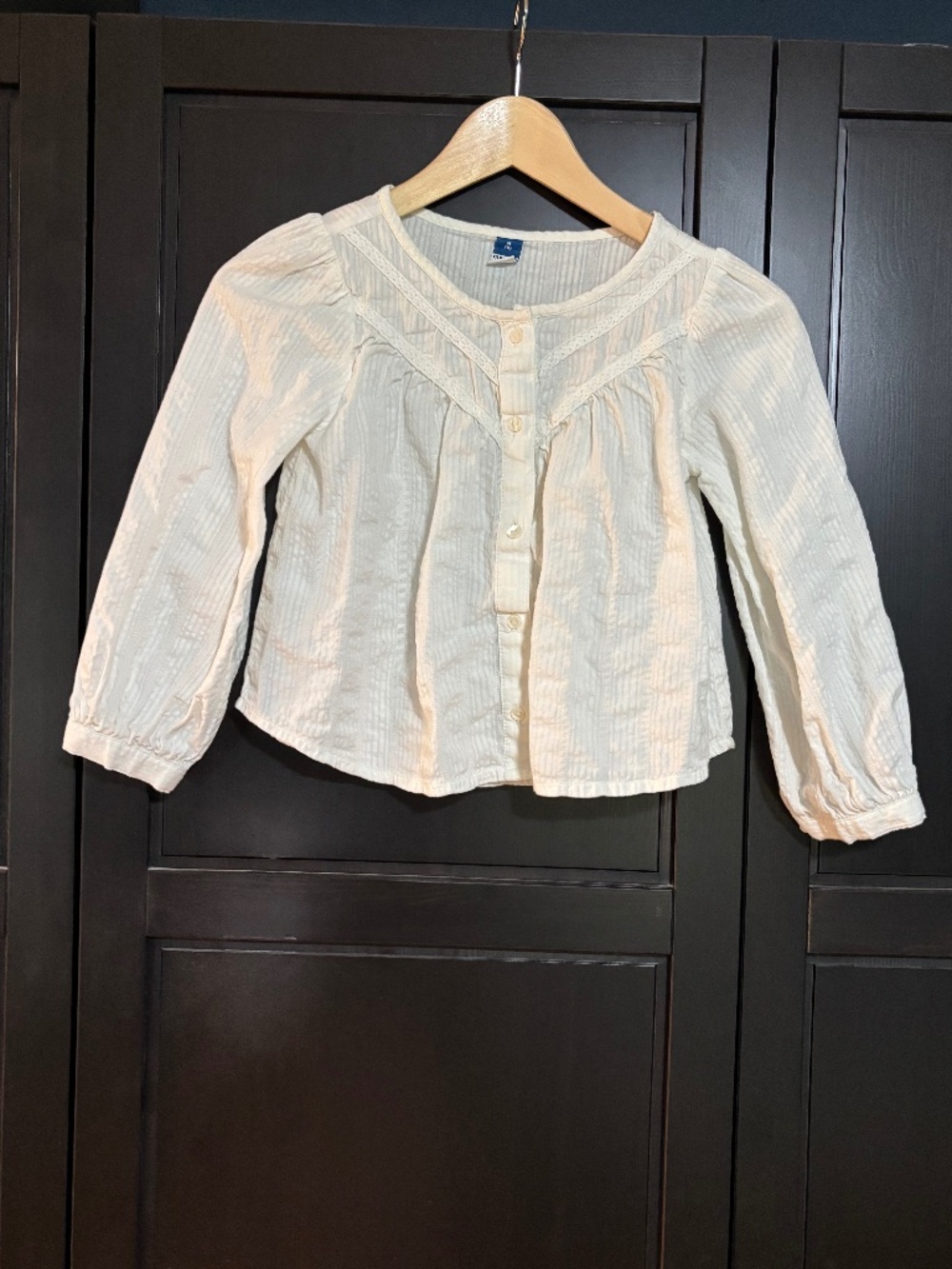 Old Navy girls' white long-sleeve lace trim button-front top, Size M